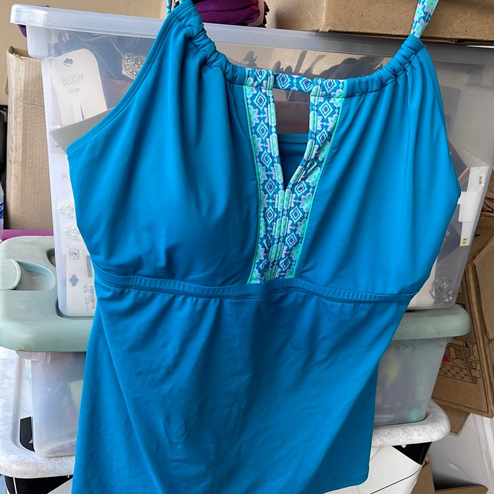 NWOT beach house tankini top size 14 aqua. Turquoise.
